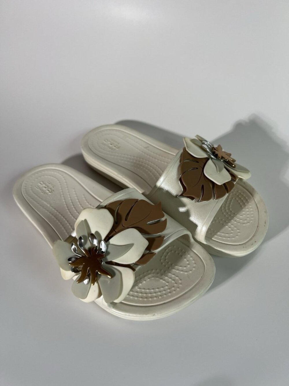 Crocs Sloane Floral Botanical Slide Sandals Womens Sz 6 Iridescence White